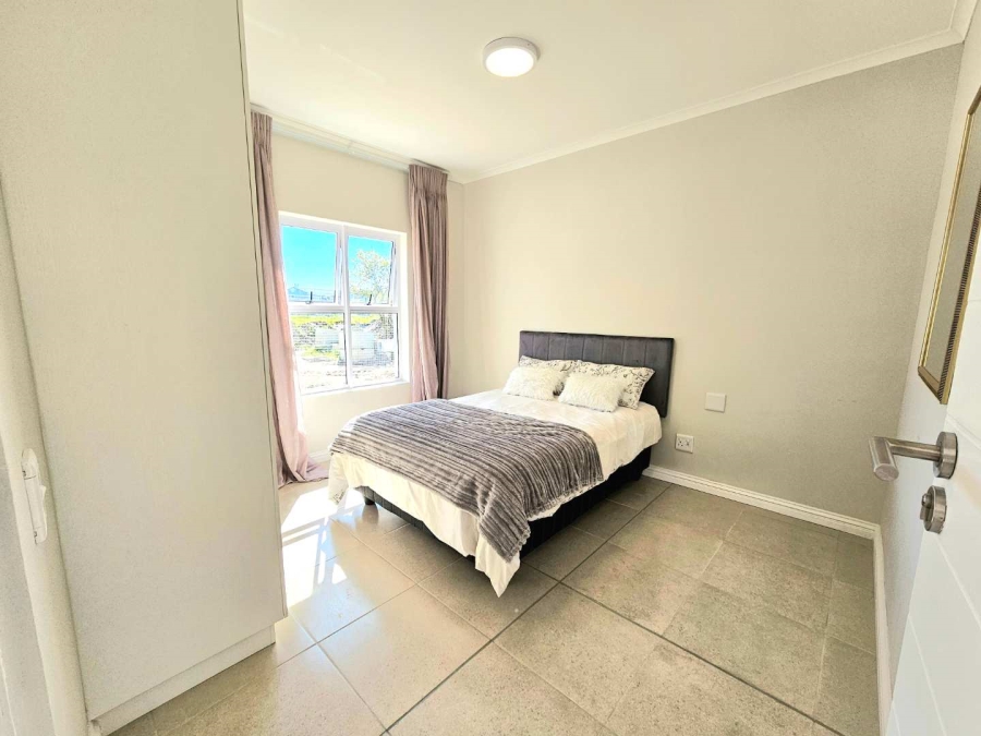 1 Bedroom Property for Sale in Oakglen Western Cape